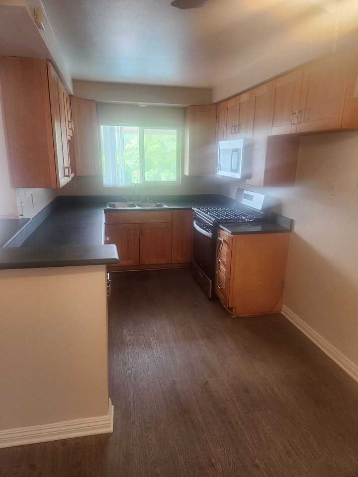 901 N Walnut St #Q - Photo 4 of 12