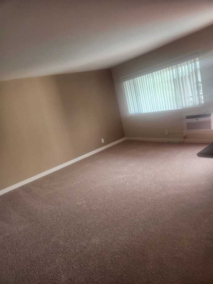 901 N Walnut St #Q - Photo 5 of 12