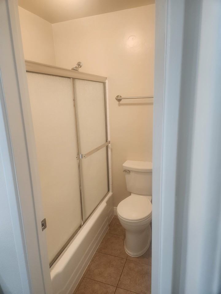 901 N Walnut St #Q - Photo 6 of 12