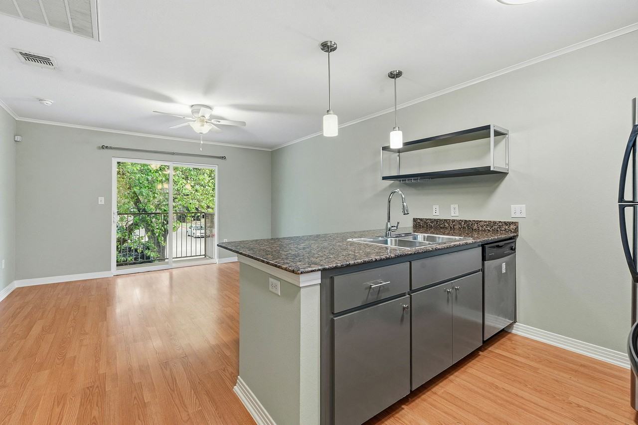 1422 Collier St #203 - Photo 3 of 15