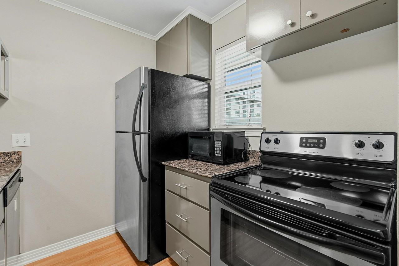 1422 Collier St #203 - Photo 7 of 15