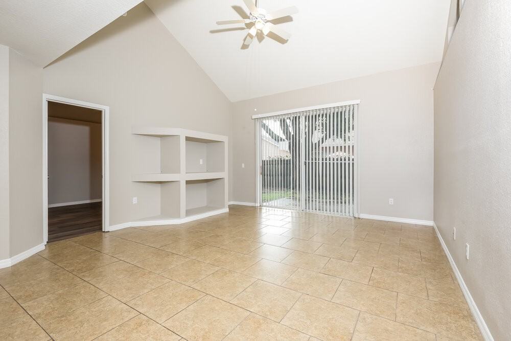 3313 Hamlet Loop - Photo 5 of 17