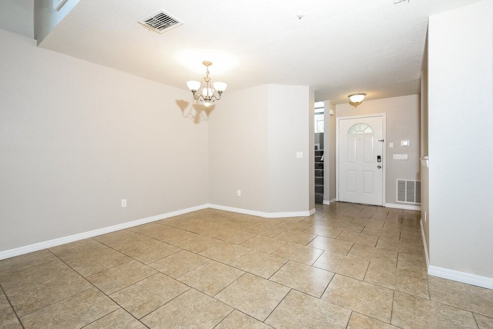 3313 Hamlet Loop - Photo 6 of 17