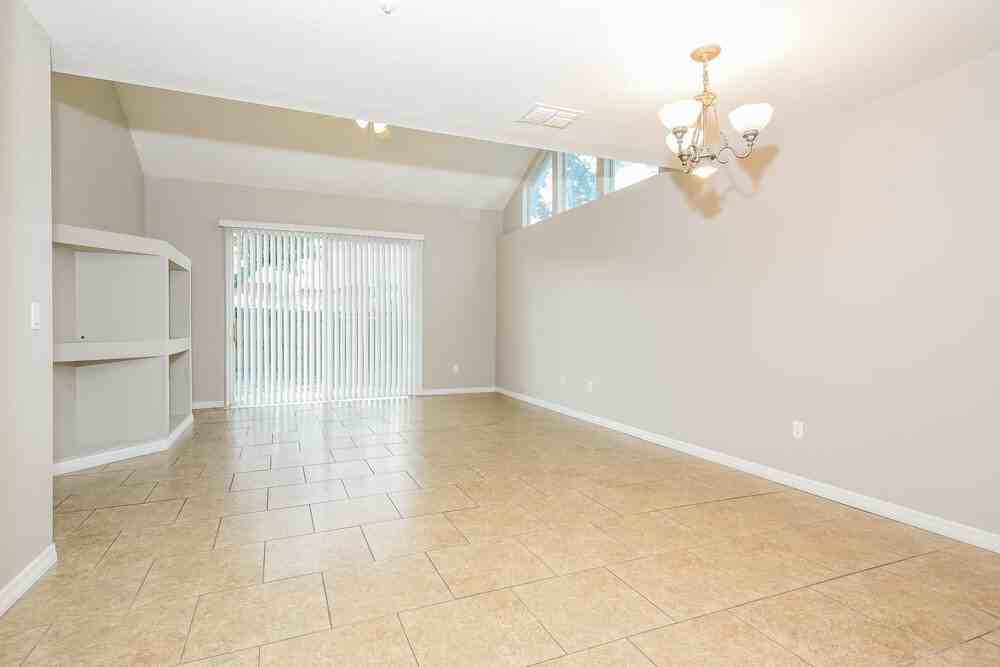 3313 Hamlet Loop - Photo 7 of 17