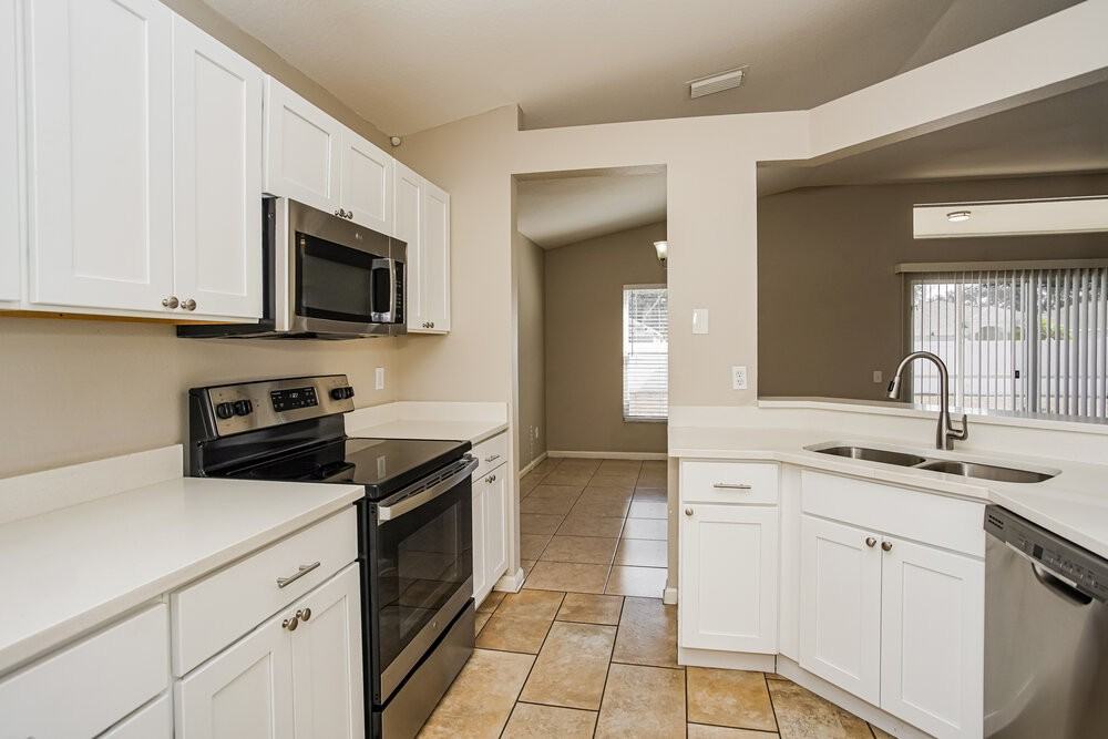 12432 Tree Pointe Ct - Photo 6 of 16