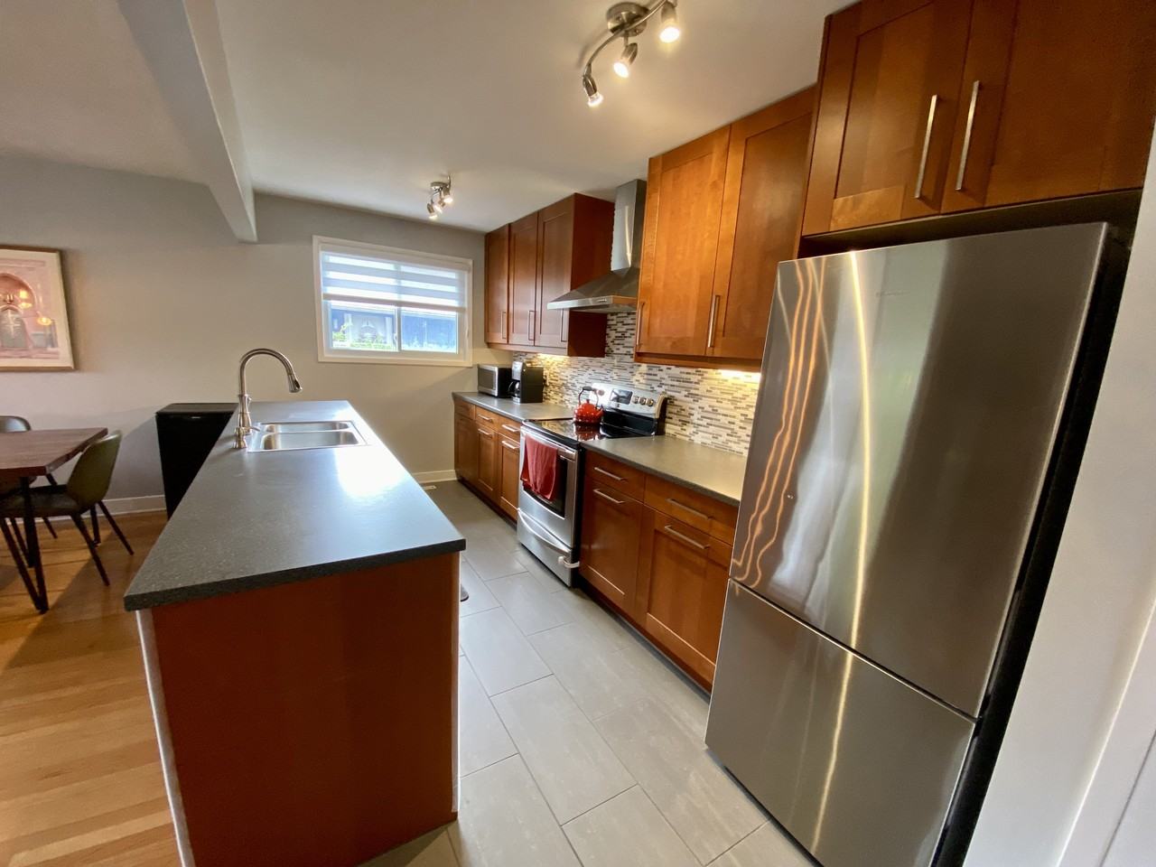 1344 Avenue U - Photo 4 of 23