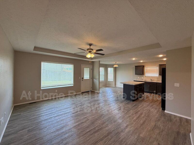 1160 E New Madrid St - Photo 2 of 9