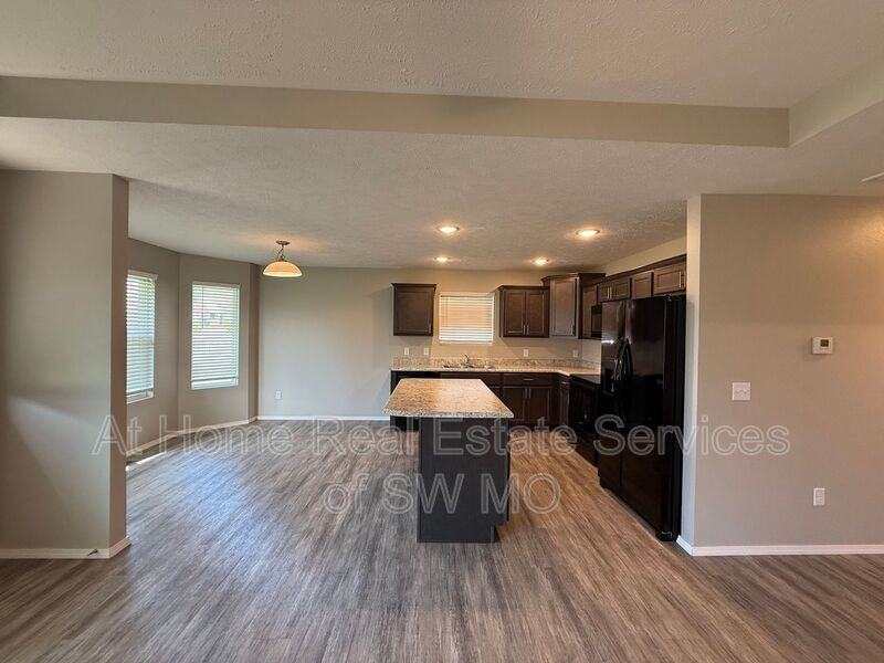 1160 E New Madrid St - Photo 3 of 9