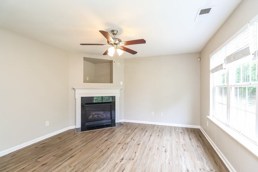 1405 Braveheart Ln - Photo 5 of 17