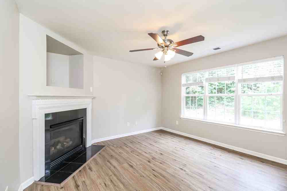 1405 Braveheart Ln - Photo 6 of 17