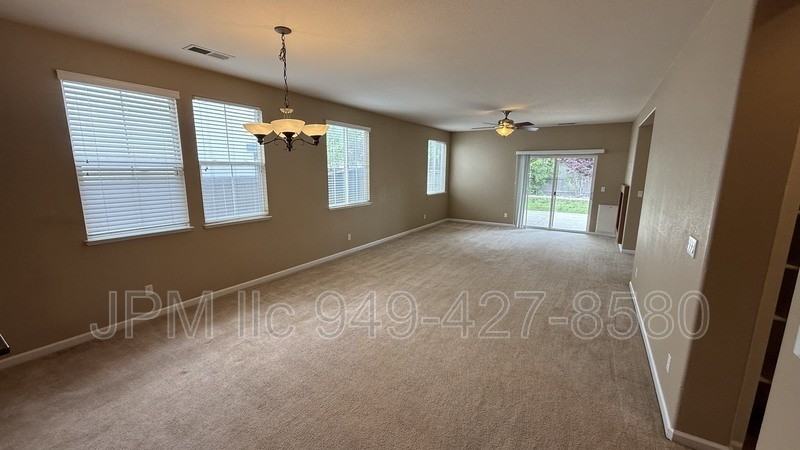 565 Connemaras Ct - Photo 3 of 17