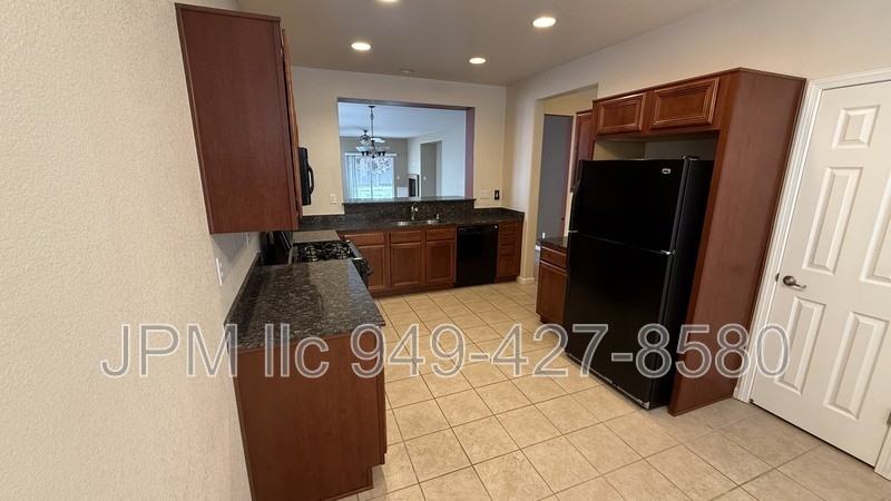 565 Connemaras Ct - Photo 5 of 17