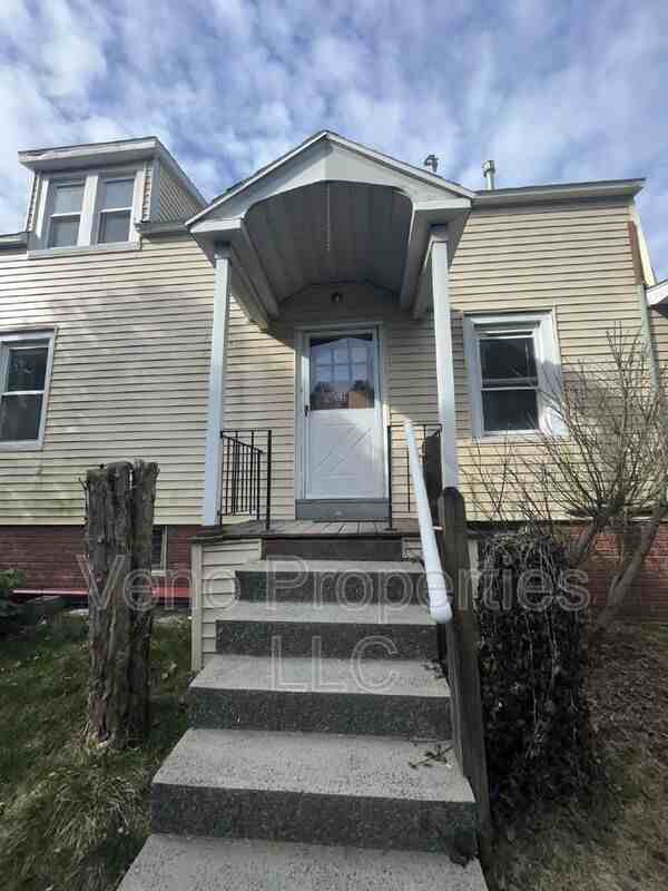 32 Russell Rd #2B - Photo 2 of 17