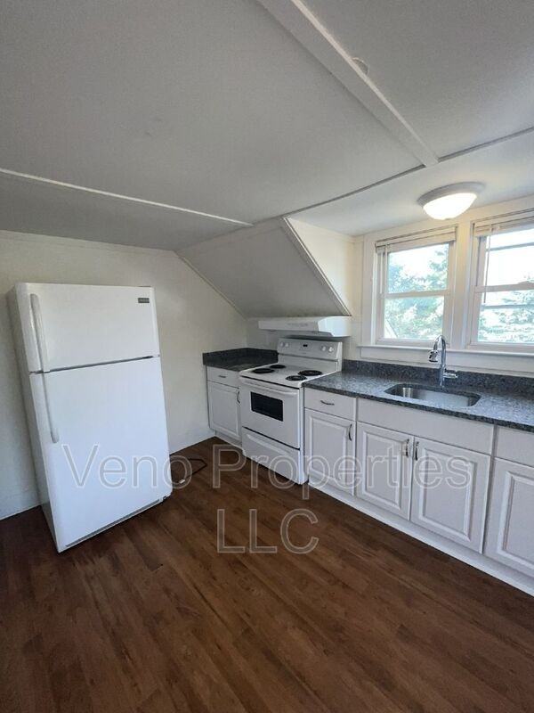 32 Russell Rd #2B - Photo 3 of 17