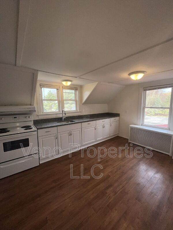 32 Russell Rd #2B - Photo 4 of 17