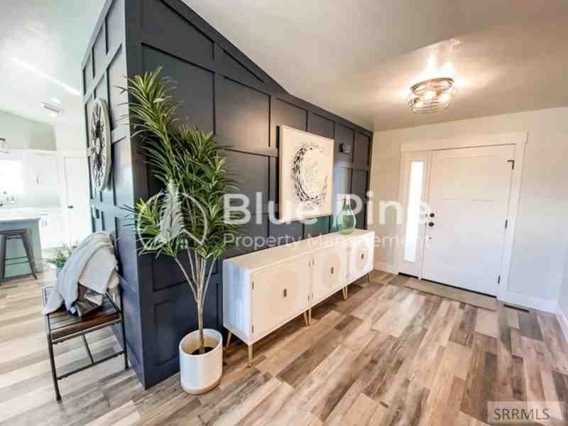 6389 Maggie Dr - Photo 3 of 22