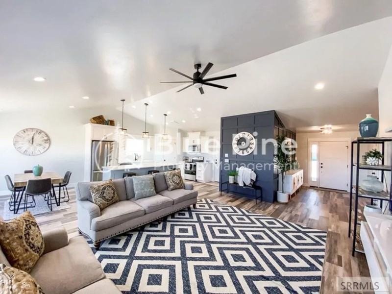 6389 Maggie Dr - Photo 4 of 22