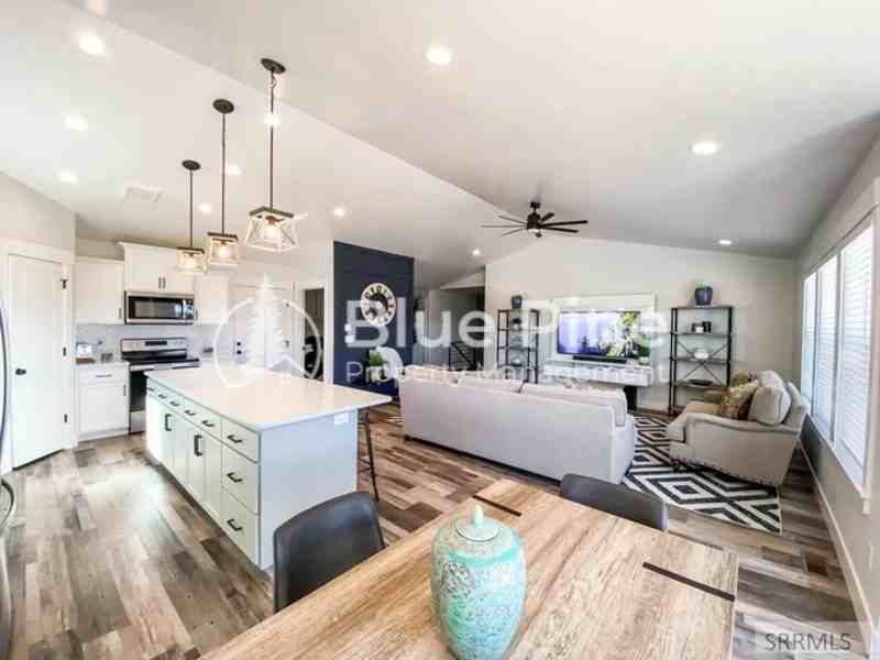 6389 Maggie Dr - Photo 5 of 22