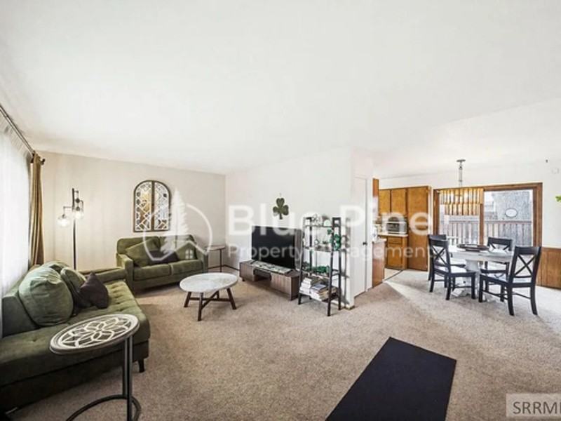 407 Valley Dr - Photo 2 of 19