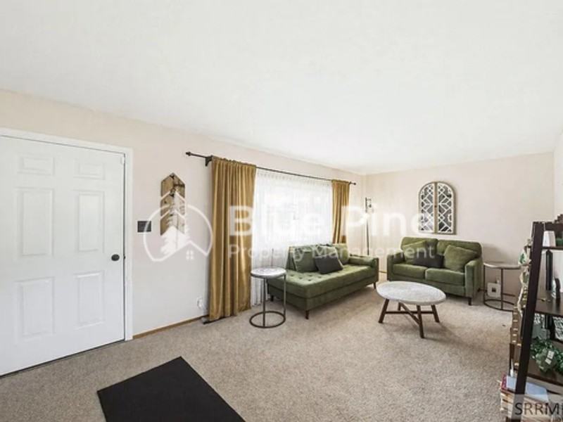 407 Valley Dr - Photo 3 of 19