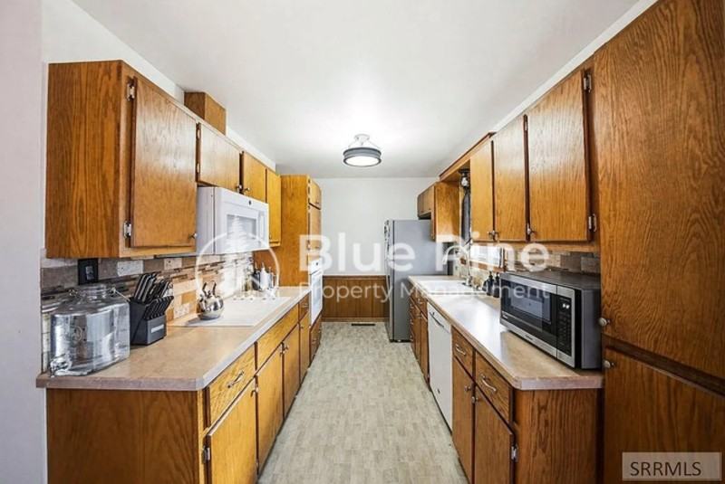 407 Valley Dr - Photo 6 of 19
