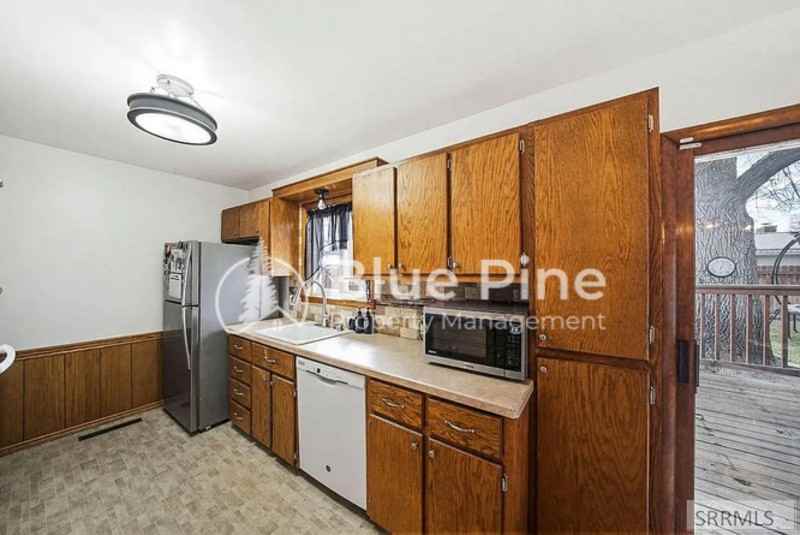 407 Valley Dr - Photo 7 of 19