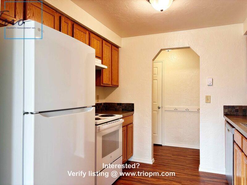 2577 L St - Photo 4 of 19