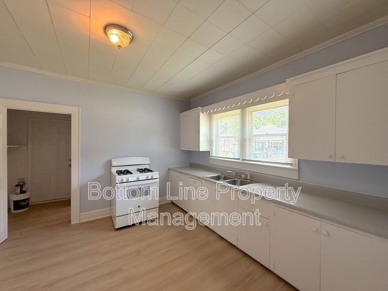 1912 Gum St - Photo 3 of 11