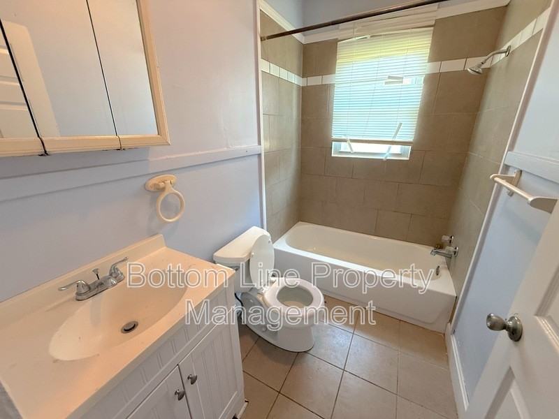 1912 Gum St - Photo 6 of 11