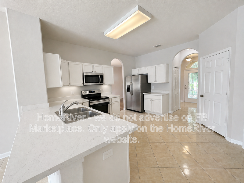 7715 Armonk Ln - Photo 4 of 33