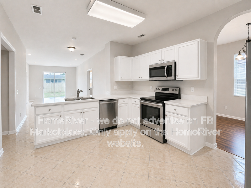 7715 Armonk Ln - Photo 5 of 33