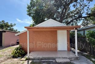 2106 N Himes Ave #4 - Photo 1 of 1