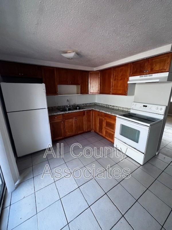 6326 Alaska Ave - Photo 4 of 10