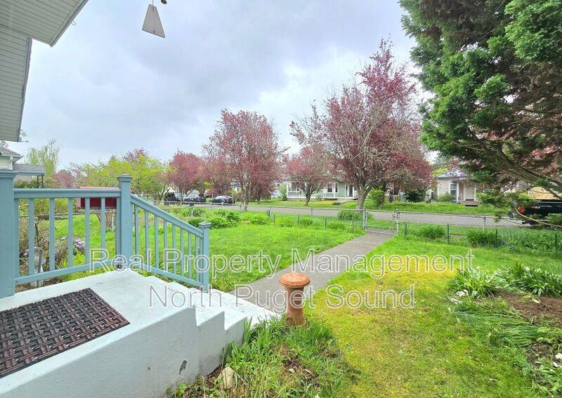 1626 Rainier Ave - Photo 2 of 19