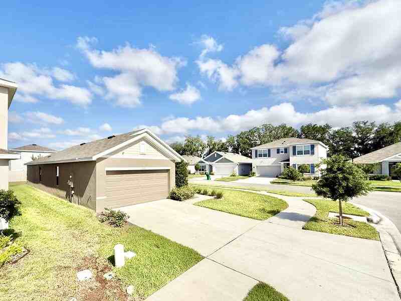 5699 Chorleywood Ln - Photo 4 of 50