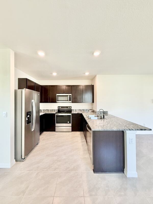 5699 Chorleywood Ln - Photo 7 of 50