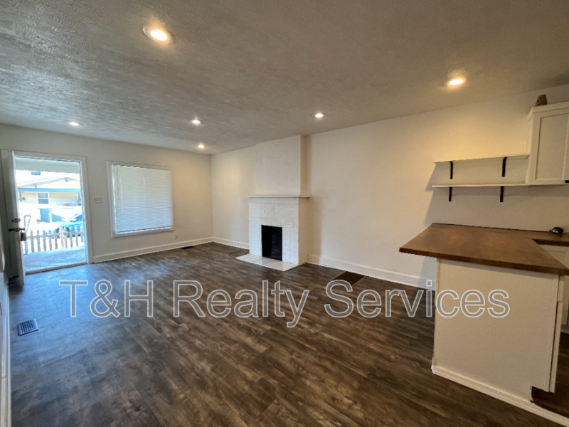 2923 N Delaware St - Photo 5 of 15