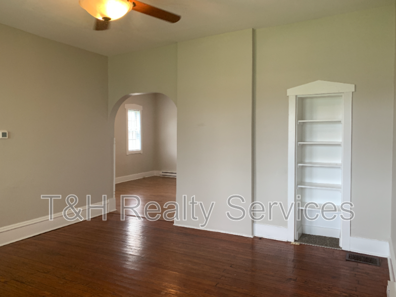 1258 E Naomi St - Photo 4 of 28