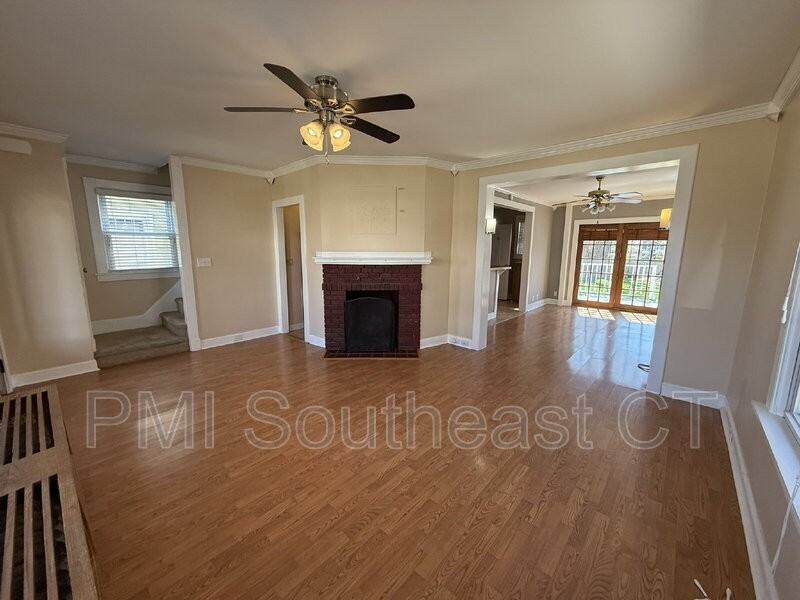 86 School St - Photo 2 of 30