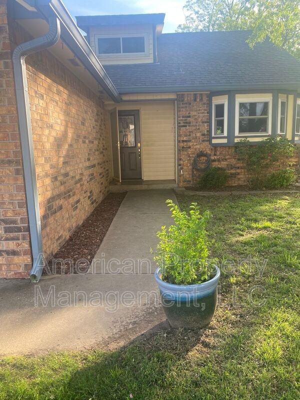 4729 S Ironwood Ave - Photo 2 of 38