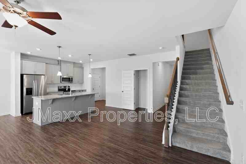 185 Madison Bnd - Photo 3 of 16