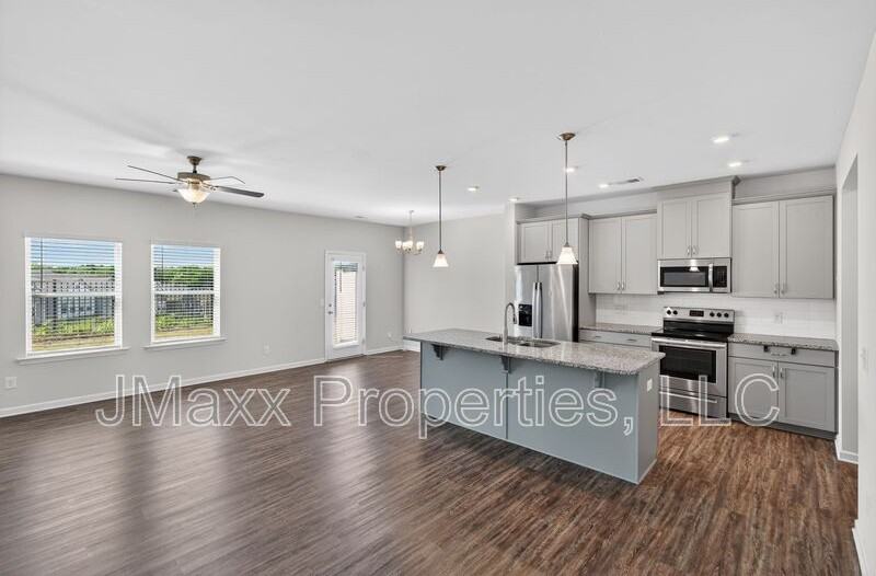 185 Madison Bnd - Photo 4 of 16