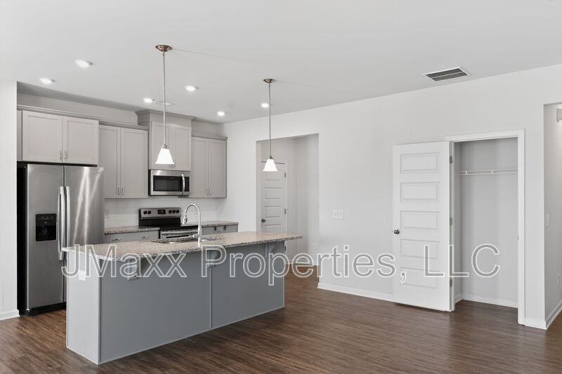 185 Madison Bnd - Photo 5 of 16