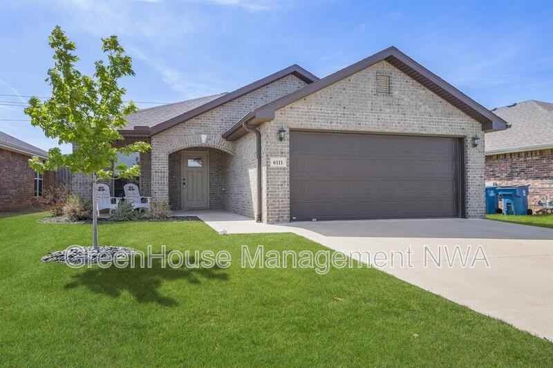 6111 Nw Mcclellen St - Photo 2 of 29