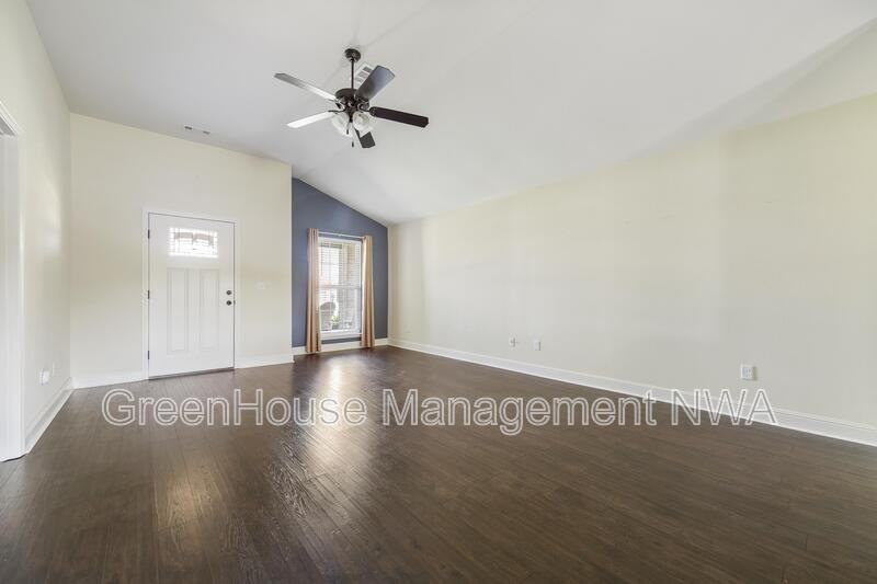 6111 Nw Mcclellen St - Photo 6 of 29