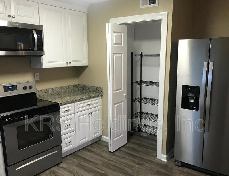 3320 Lyons Ave - Photo 2 of 10
