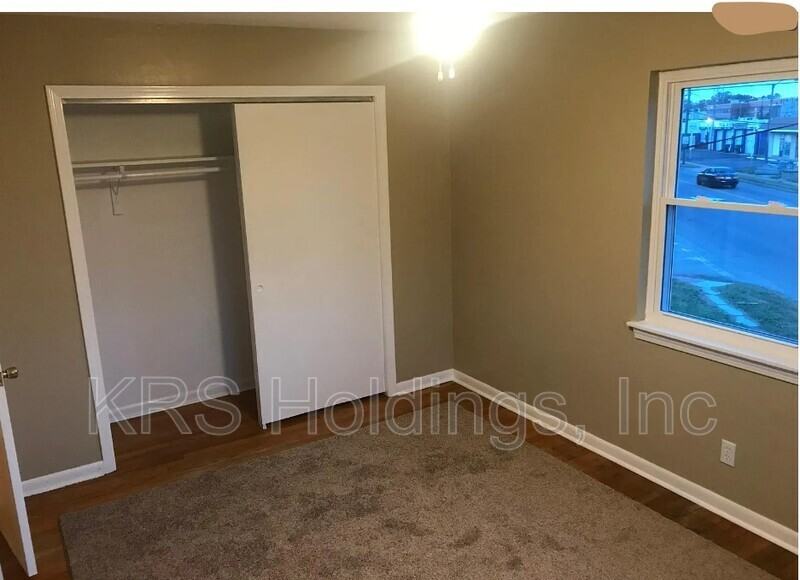 3320 Lyons Ave - Photo 4 of 10