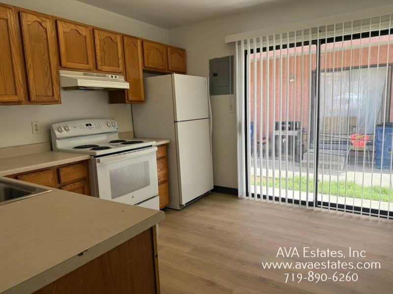 1405 E 19th St #B - Photo 3 of 13