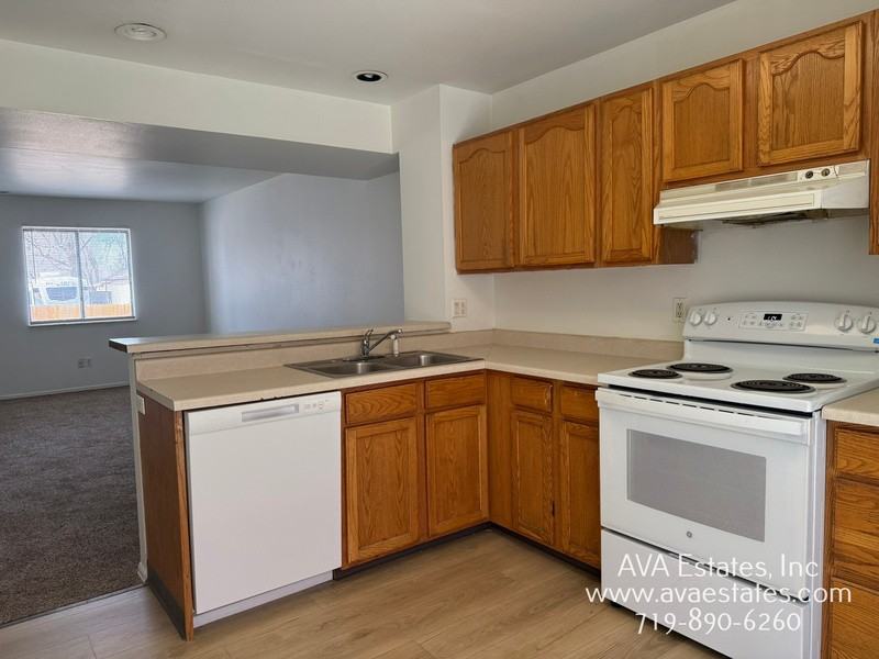1405 E 19th St #B - Photo 4 of 13