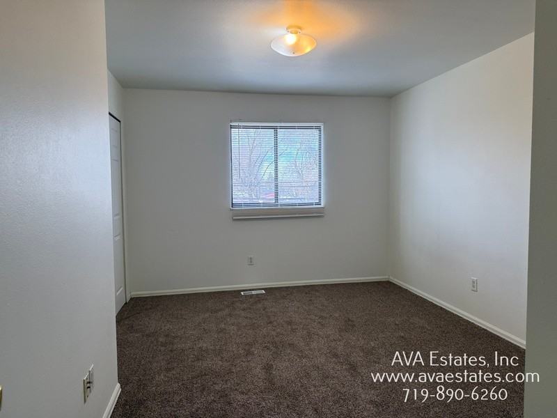 1405 E 19th St #B - Photo 7 of 13